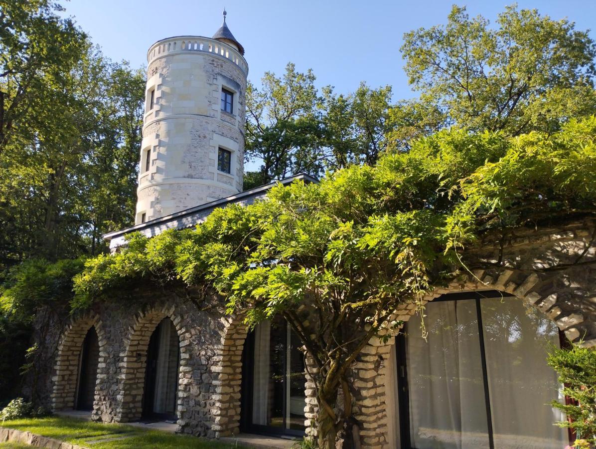 Chambres D'Hotes La Tour De Bellevue 쏘뮤흐 외부 사진